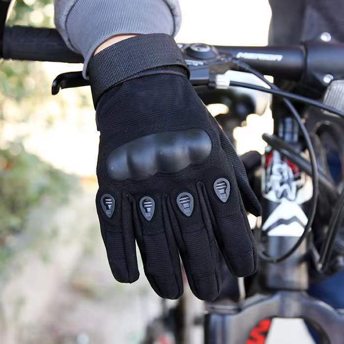 Tacticalglovesusedforoutdoorcycling_2-Tact EDC